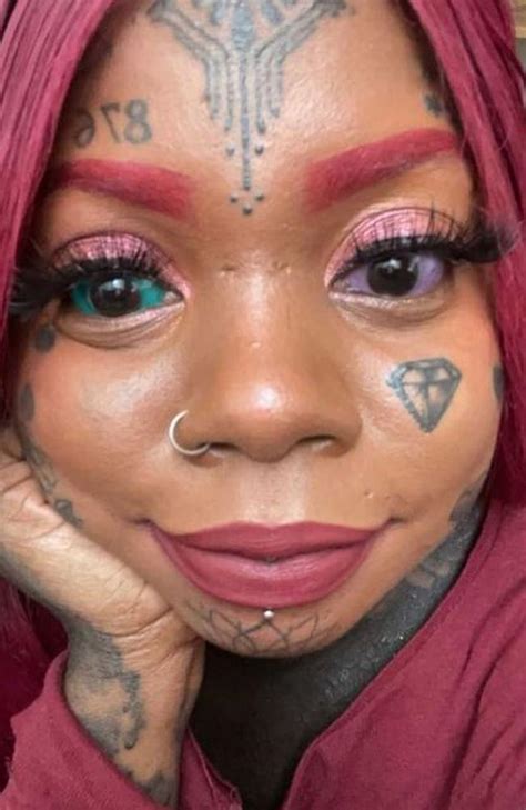 Woman inspired to tattoo her eyes like model Amber Luke goes。